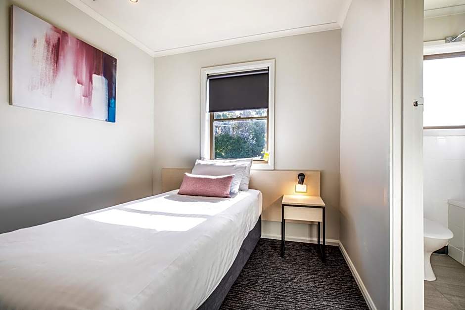 Nightcap at Riverside Hotel