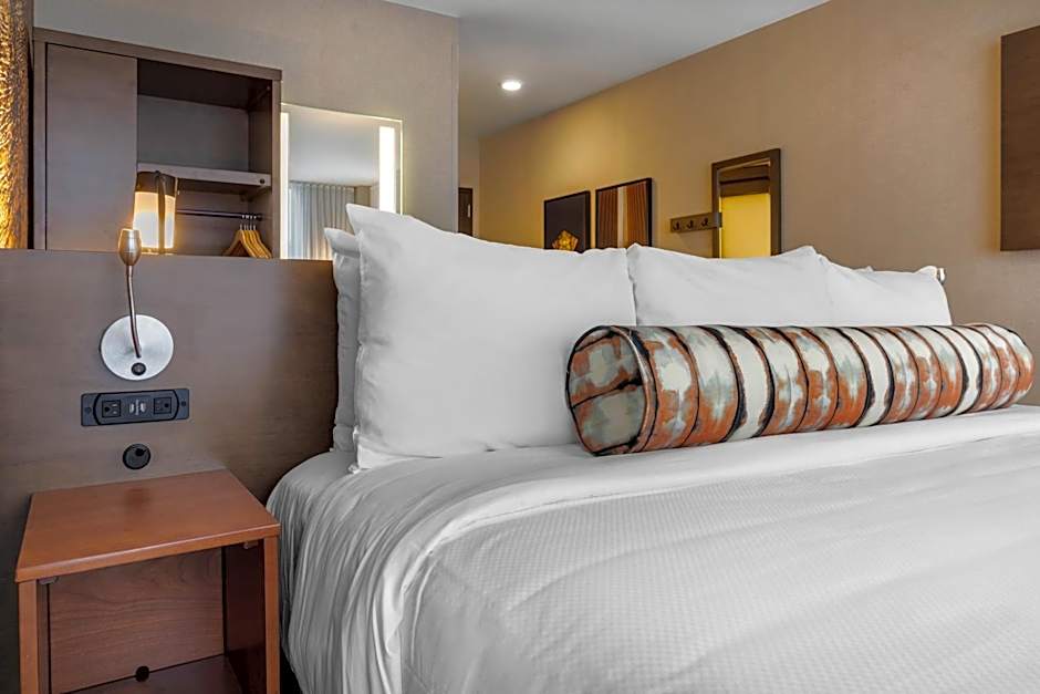 Cambria Hotel Omaha Downtown