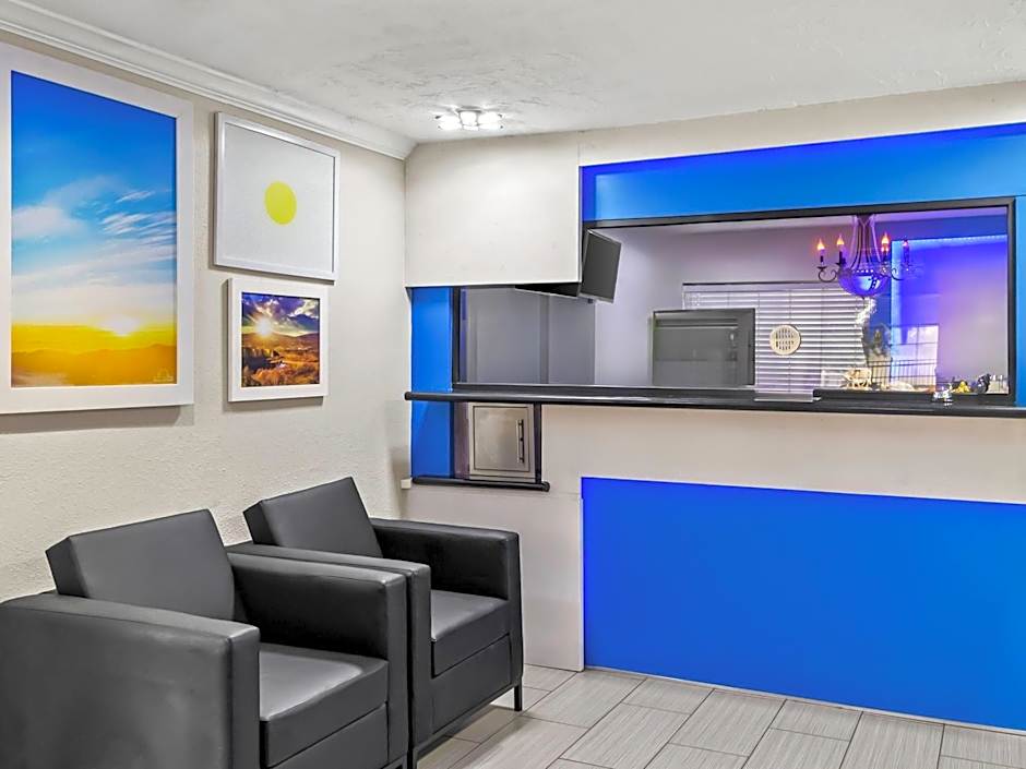 Days Inn by Wyndham Houston East