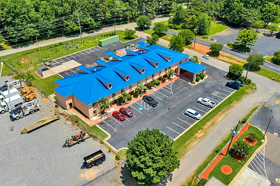 Gray Inn & Suites