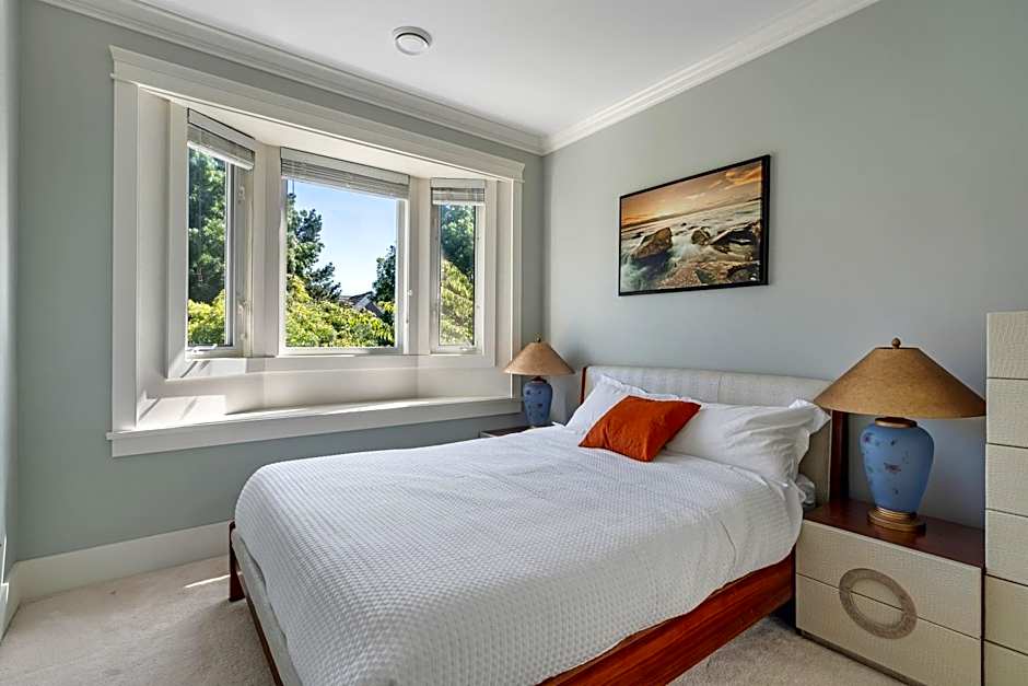 Luxurious Multi-Family Home in Vancouver West, 10 Mins Downtown