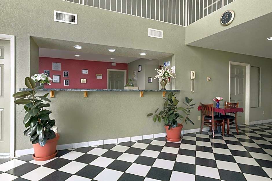 Howard Johnson by Wyndham Holbrook