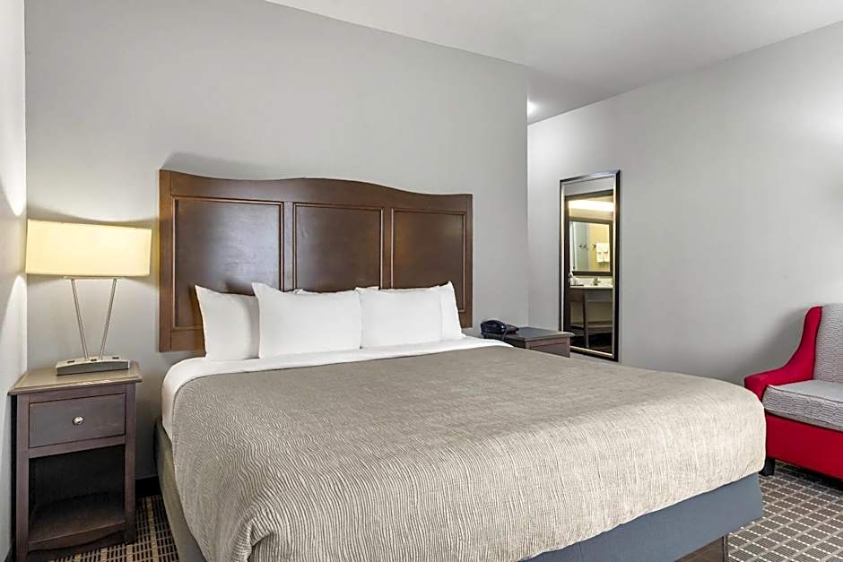 Quality Inn & Suites Pearsall