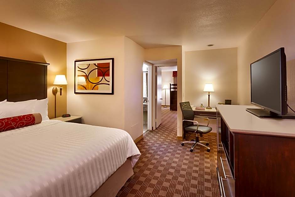 Photo 1 of 4 of Deluxe 1 King Bed