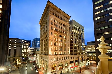 The Ames Boston Hotel Curio Collection By Hilton Boston Boston Hotels Ma At Getaroom