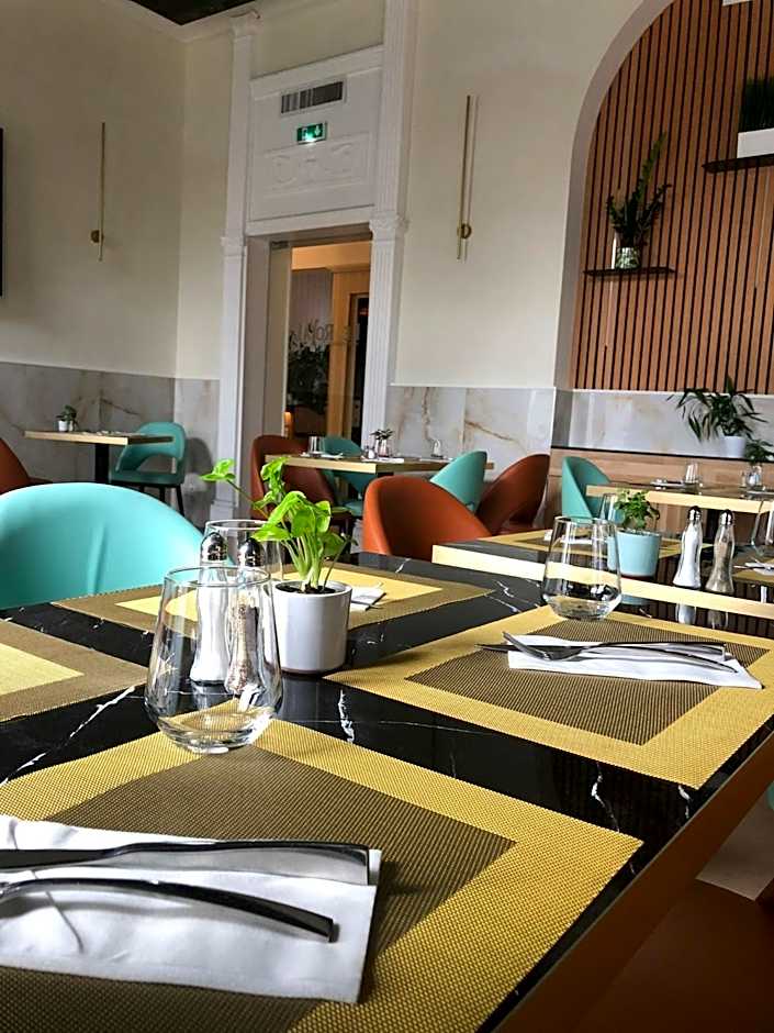 Brit Hotel Privilège Le Royal - Centre Gare