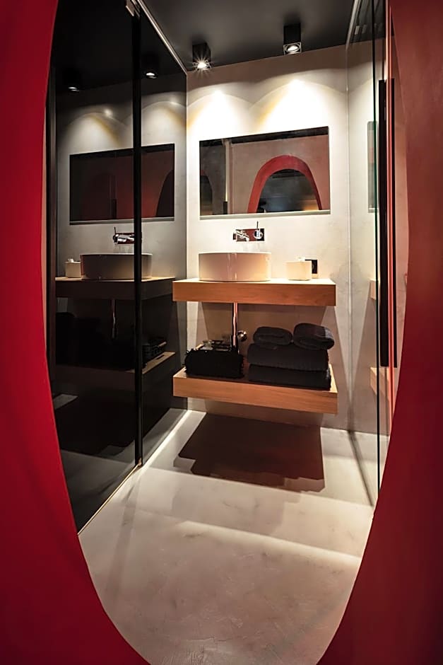 The Black Boutique -- Turistea Suites
