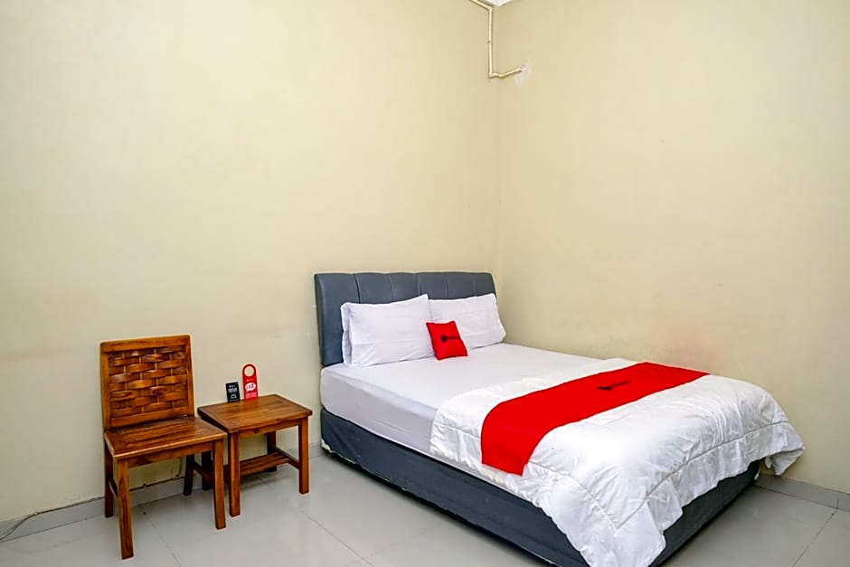 RedDoorz at Kutisari 2 Surabaya