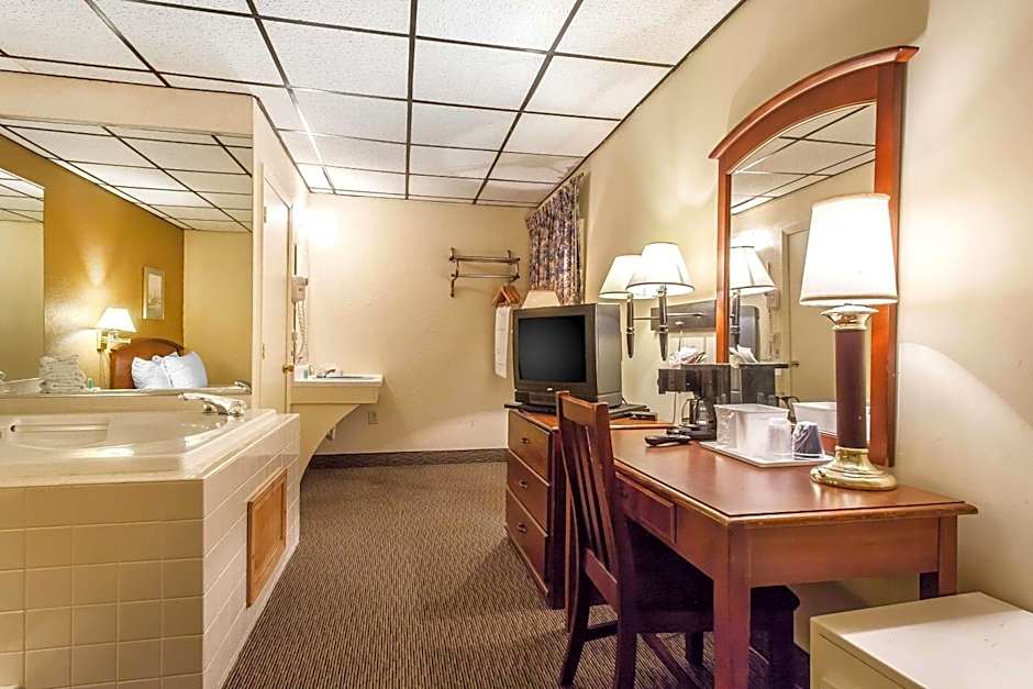 Rodeway Inn North