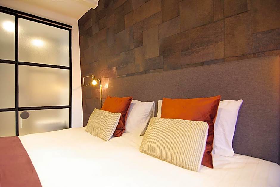 NEW! 2024 - The Canal Bridge Suites