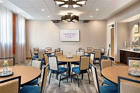 Factory King With Park View