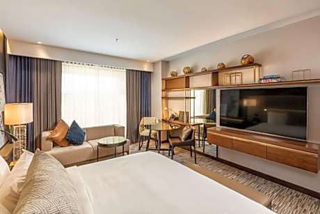 Concierge level, Deluxe Guest  room with 1 King