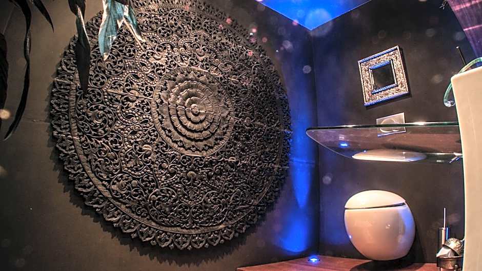 Bijou Hotel / Love and Romance