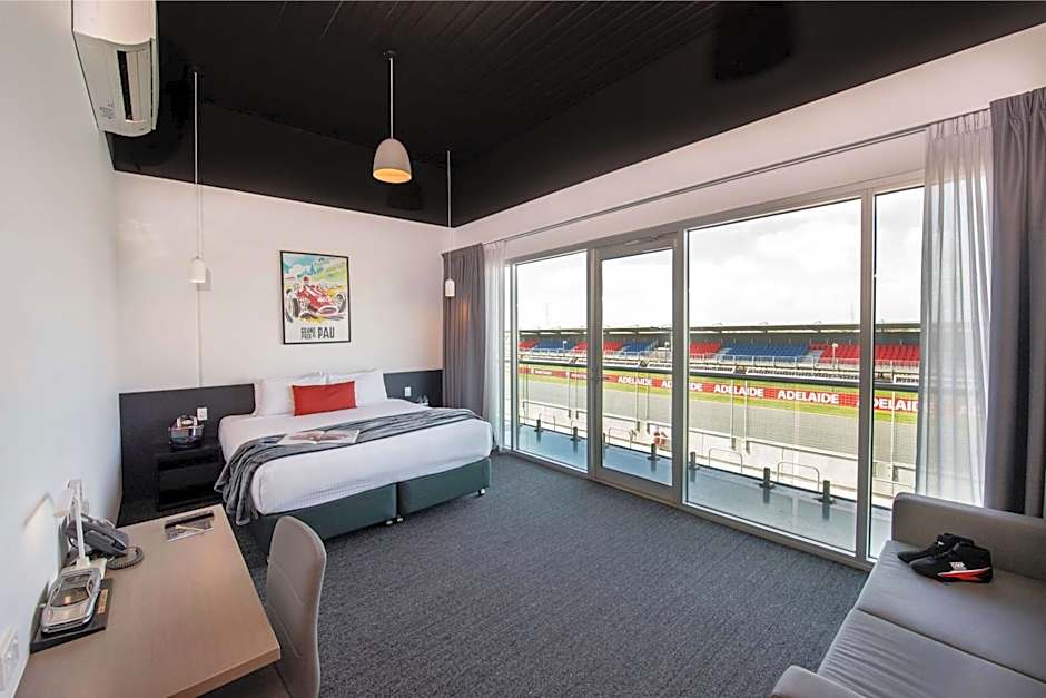 Photo 1 of 5 of Executive Suite