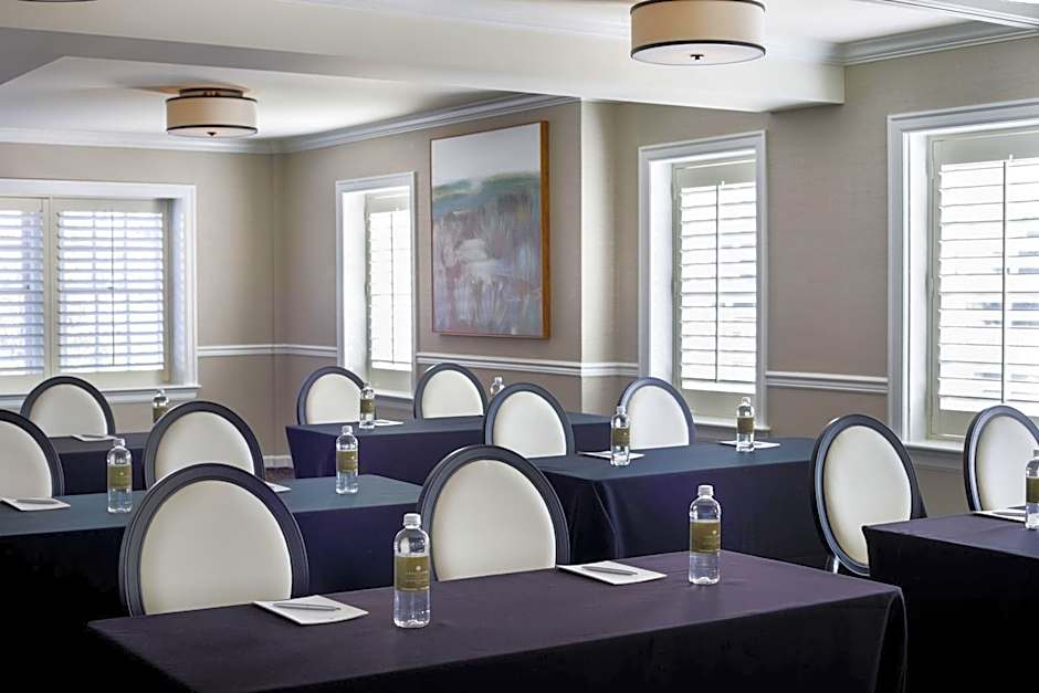 Ambassador Hotel Tulsa, Autograph Collection by Marriott