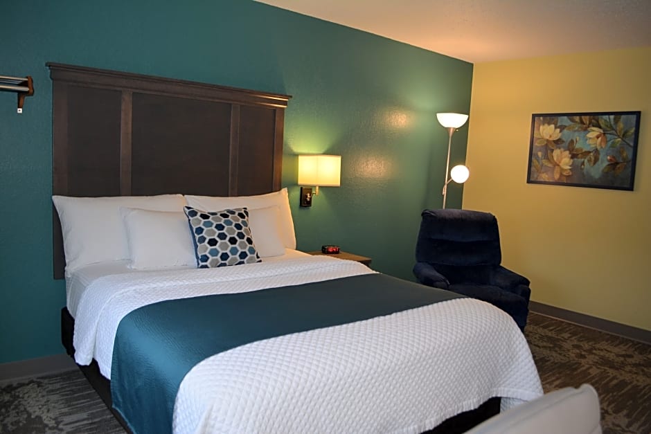 Super 8 by Wyndham Grand Rapids