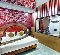 Photo 1 of 4 of Suite