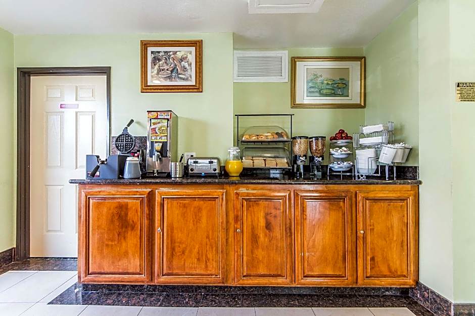 Rodeway Inn & Suites Hayward - Oakland South – Hayward, CA