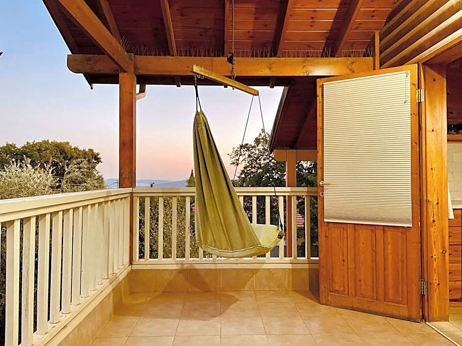 Aviv - Bakfar in Amirim