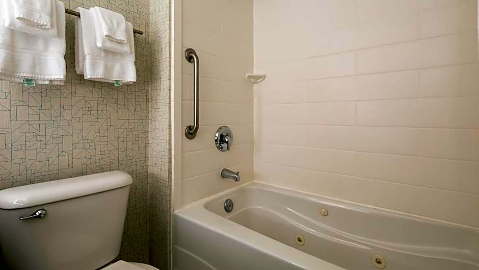 Holiday Inn Express Hotels & Suites Burlington By IHG