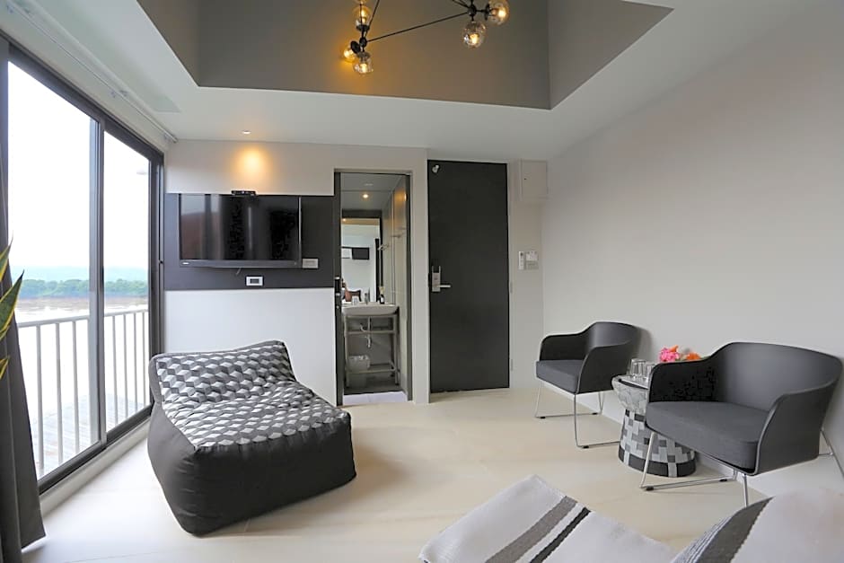 The River House Chiangkhan Hotel