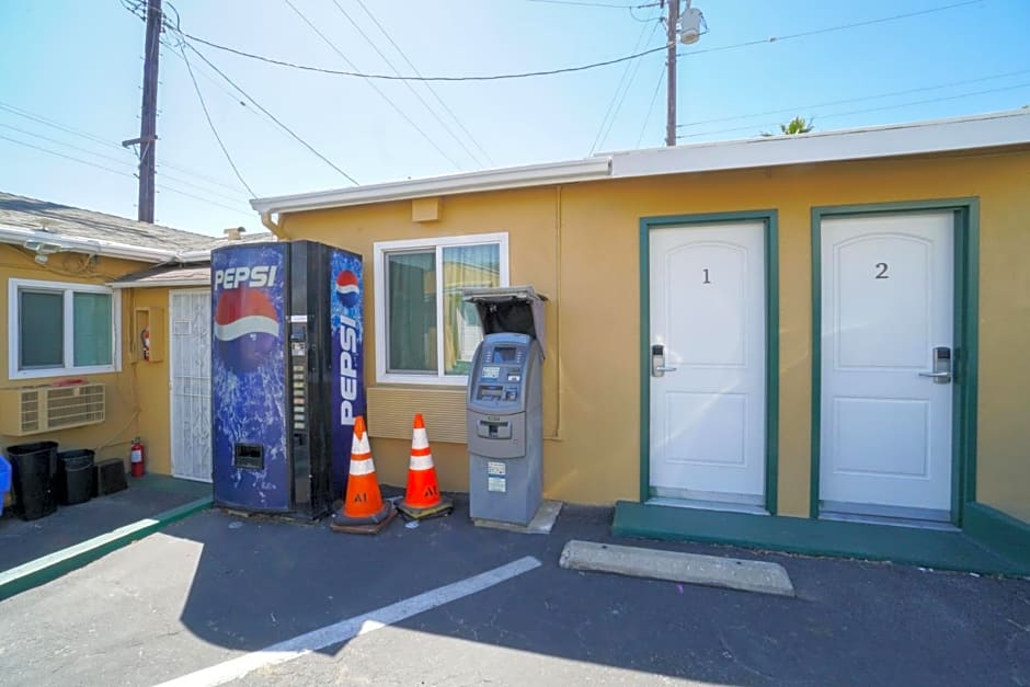 SIGNAL HILL MOTEL BEACH MOTEL