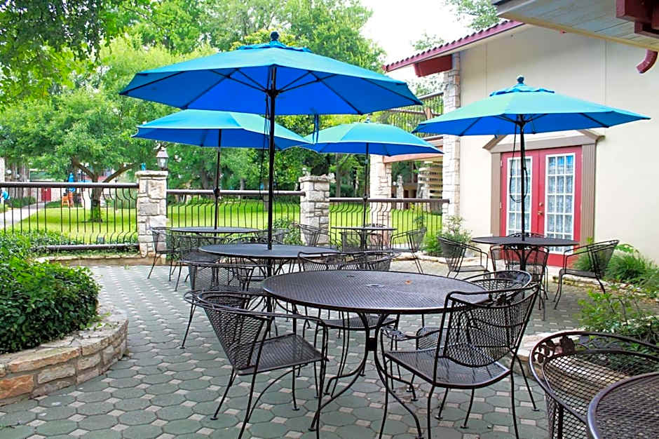 Inn Of The Hills Hotel And Conference Center