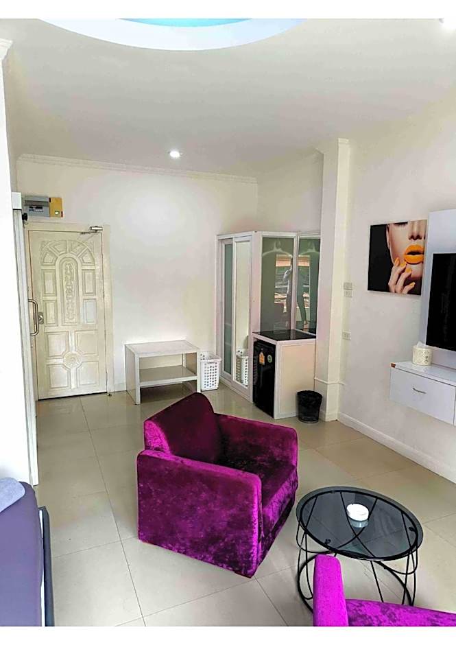 Titanic Residence-7 minute walk to the Beach