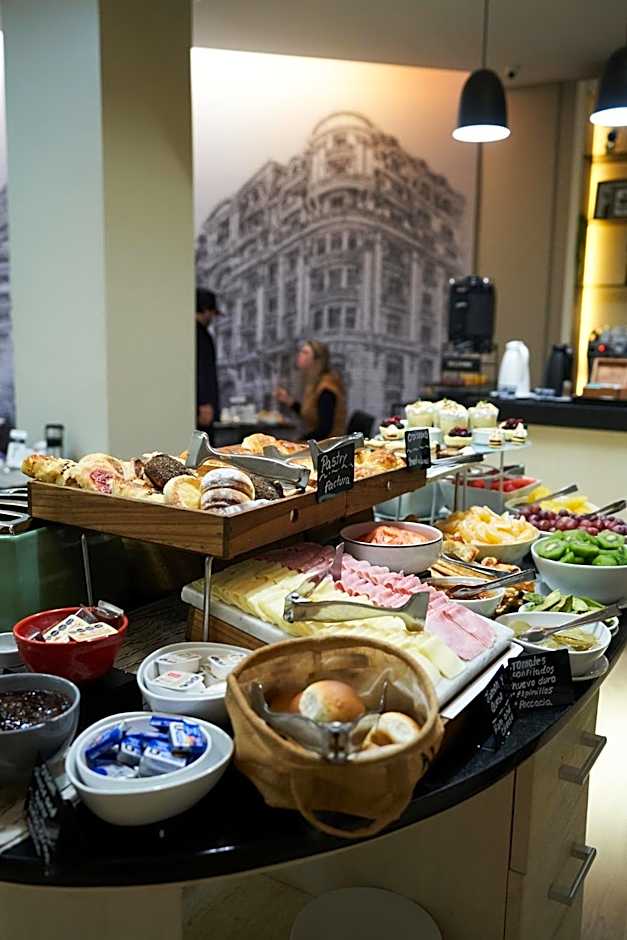 Carles Hotel