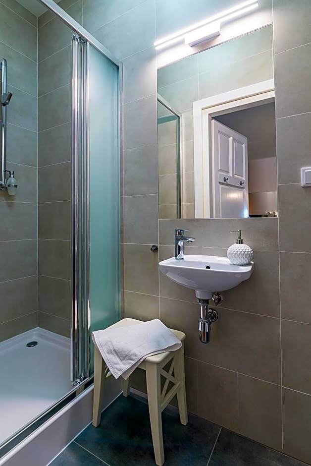 Oak Tree Old Town Apartments