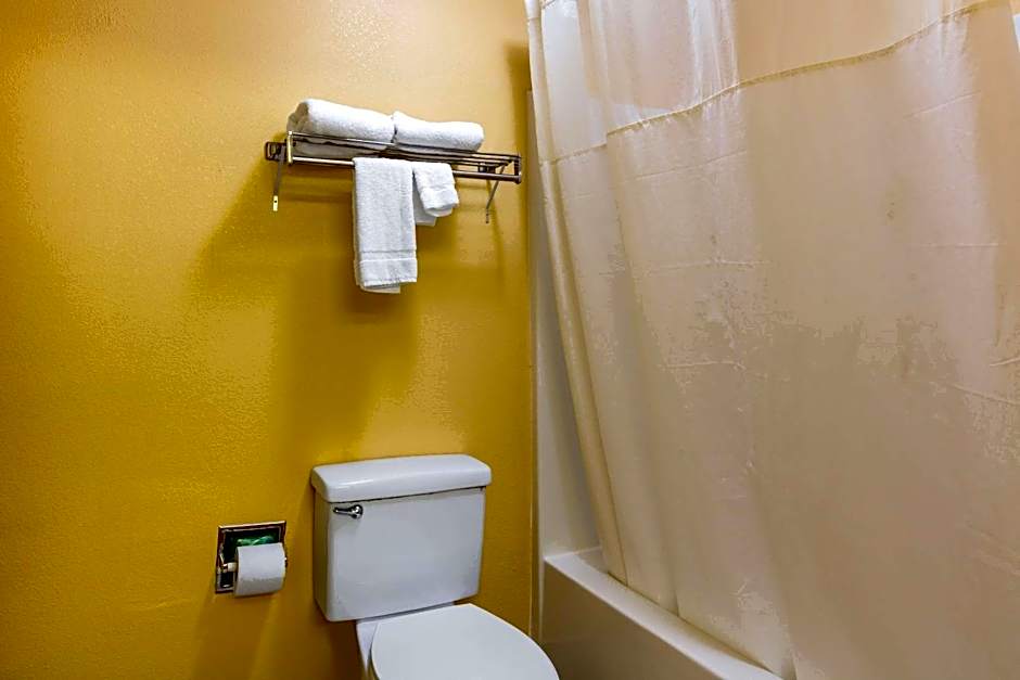 Quality Inn & Suites Montgomery East Carmichael Rd