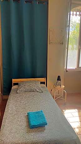 Single Bed in Mixed Dormitory Room