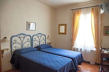 Double or Twin Room with Private External Bathroom