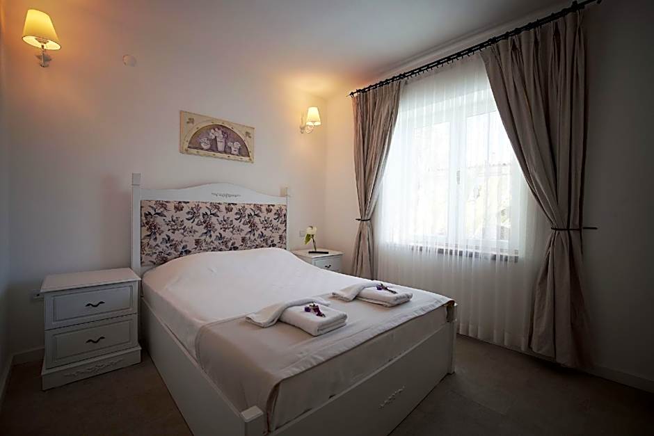 Tarcin Alacati Otel