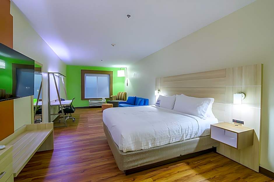 Holiday Inn Express & Suites Raymondville By IHG