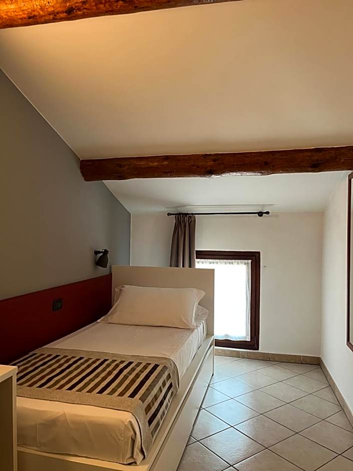 Hotel Mantegna Stazione, MantegnaHotels