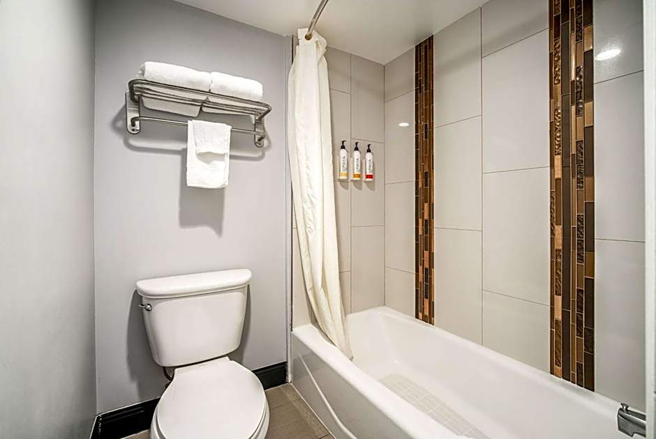 Travelodge Inn & Suites by Wyndham Bell Los Angeles Area