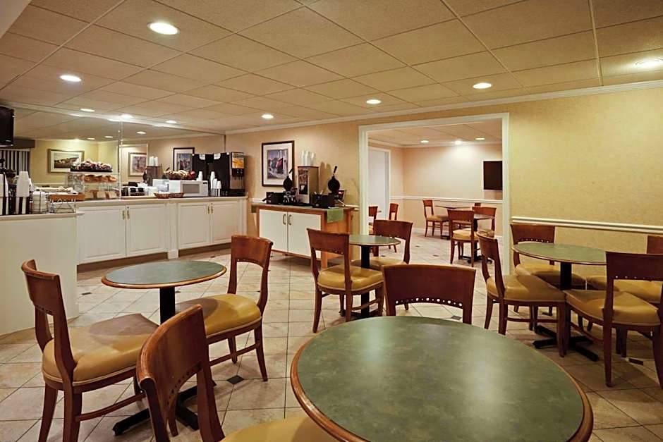 La Quinta Inn & Suites by Wyndham Tampa East Fairgrounds
