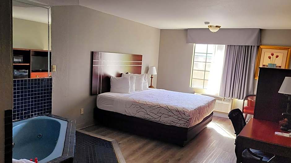 Rancho San Diego Inn & Suites