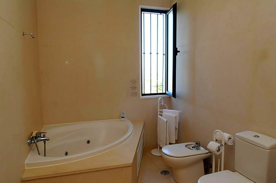 An uninterrupted 180 overlooking the Atlantic Ocean