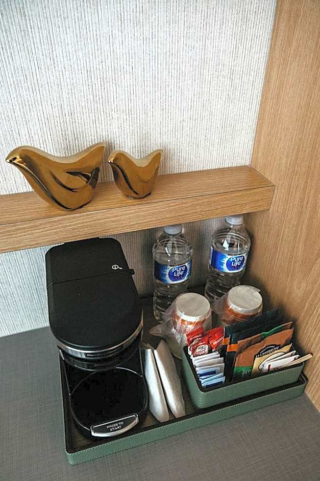 Clarion Lakeside Inn & Conference Centre