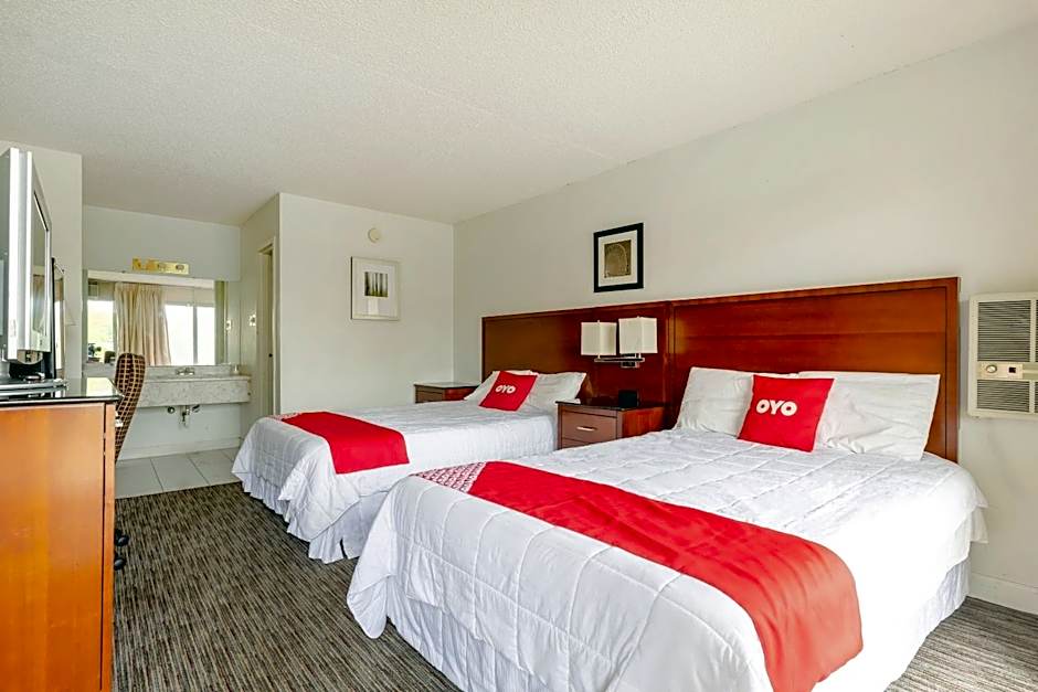 Photo 1 of 7 of 2 Double Beds, Smoking