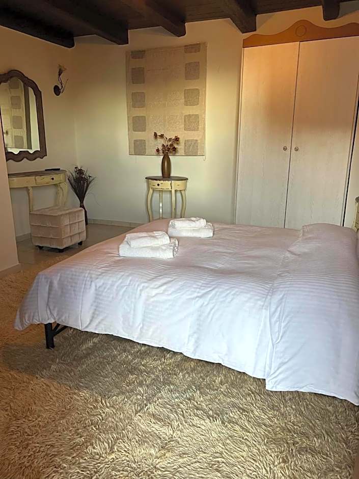 Ikojenia Traditional Lodge