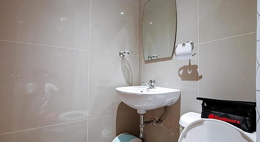 RedDoorz Plus near Bangko Sentral Ng Pilipinas Davao