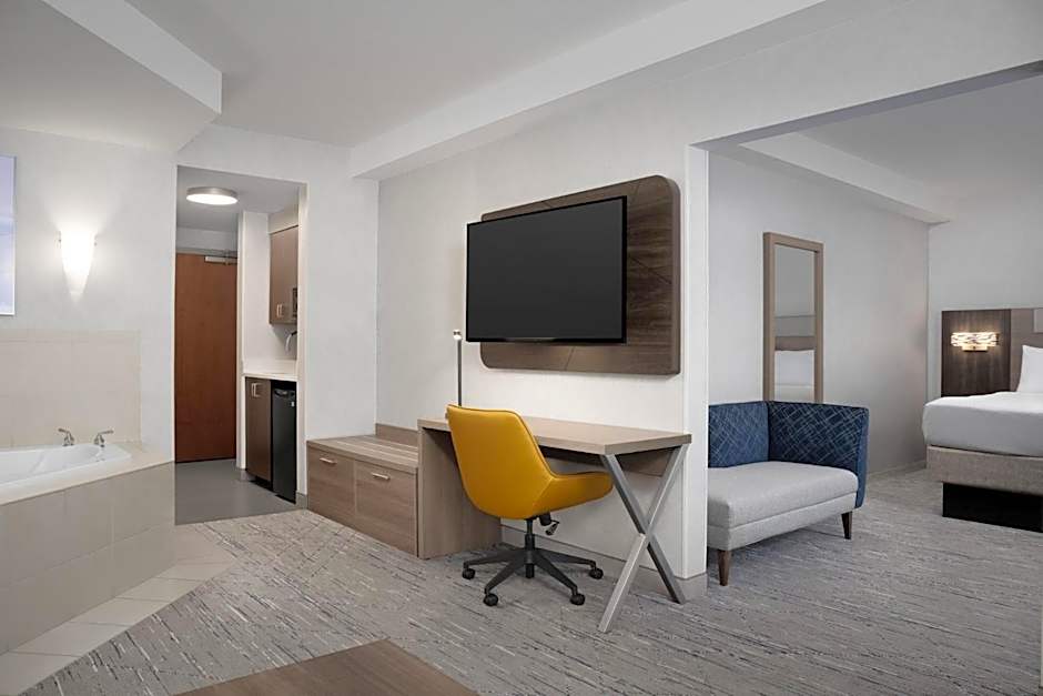 Holiday Inn Express & Suites Alexandria - Fort Belvoir By IHG