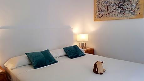 Villa with Pool and Shared Bathroom