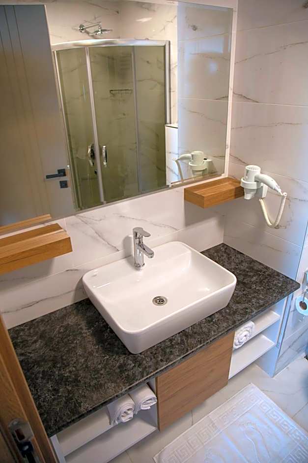 Golden World Suite Hotel