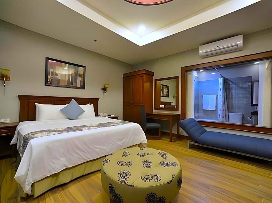 Paragon Hotel And Suites