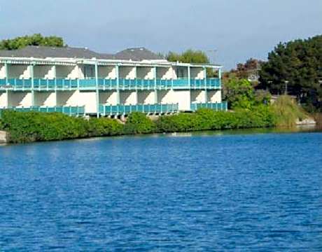 Coral Reef Inn & Condo Suites