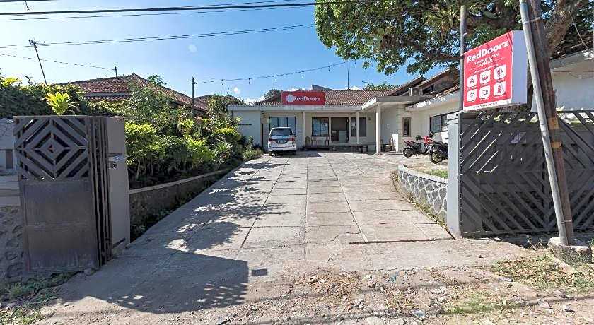 RedDoorz Syariah @ Jl Raya Sukabumi